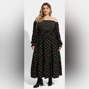 Square Neck Black Maxi Dress w/ Pockets
SIZE 2X   **NWT**